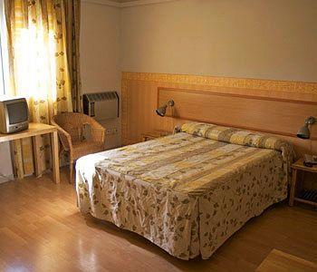 Apartments Europa Барселона Экстерьер фото